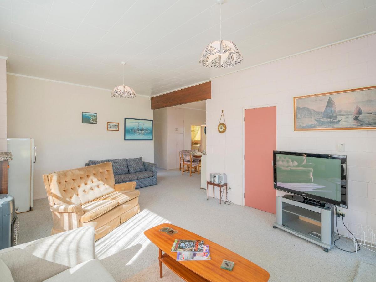 Cosy At Cooks - Cooks Beach Downstairs Unit Exteriör bild